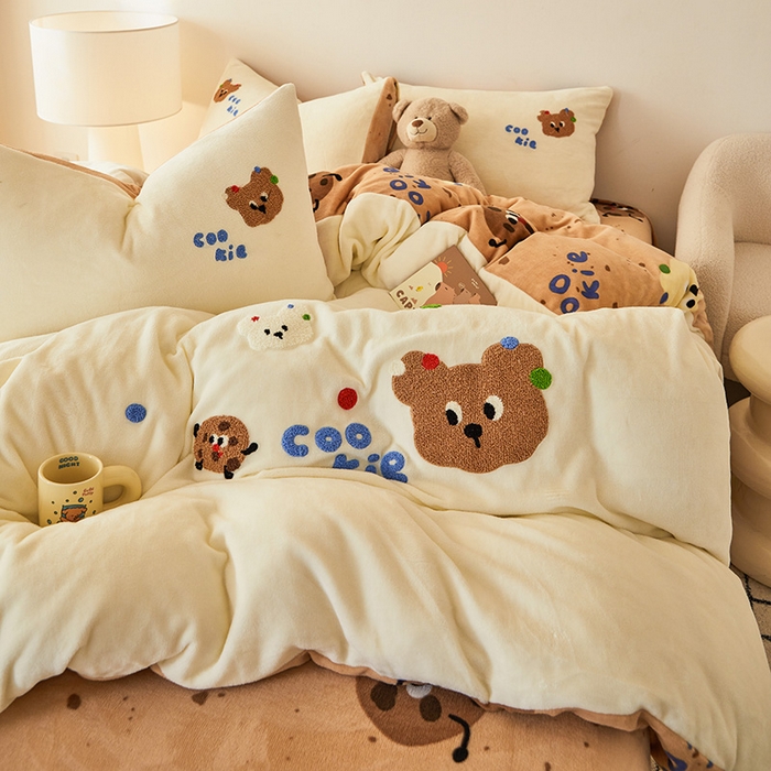 91家纺网 家纺一手货源 找家纺 娜娜 2024新款高克重牛奶绒毛巾绣四件套 熊仔贝贝