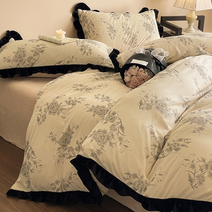 91家纺网 家纺一手货源 找家纺 羚羊语家纺 2024新款轻法式赫本风灯芯绒四件套提花立体韩版花边牛奶绒三件套 山茶