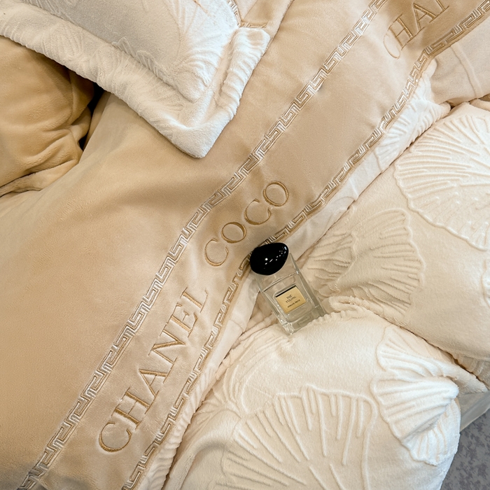 91家纺网 家纺一手货源 找家纺 宅家居 2024新款雕花拼接刺绣全消光A类高克重牛奶绒四件套-舞秋系列 舞秋-香槟