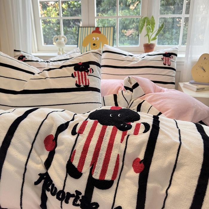 91家纺网 家纺一手货源 找家纺 娜娜 2024新款加厚保暖高克重牛奶绒毛巾绣四件套 牛奶绒条纹小象