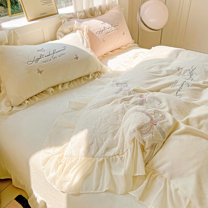 91家纺网 家纺一手货源 找家纺 娜娜 2024新款法式花边牛奶绒刺绣四件套-郁金香-同心结系列 同心结-奶昔白