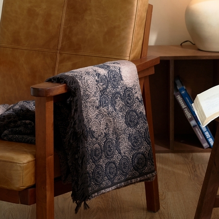 91家纺网 家纺一手货源 找家纺 子和家居 2024新款全棉复古强缩色织毛感棉毯 睫毛蕾丝（黑金）