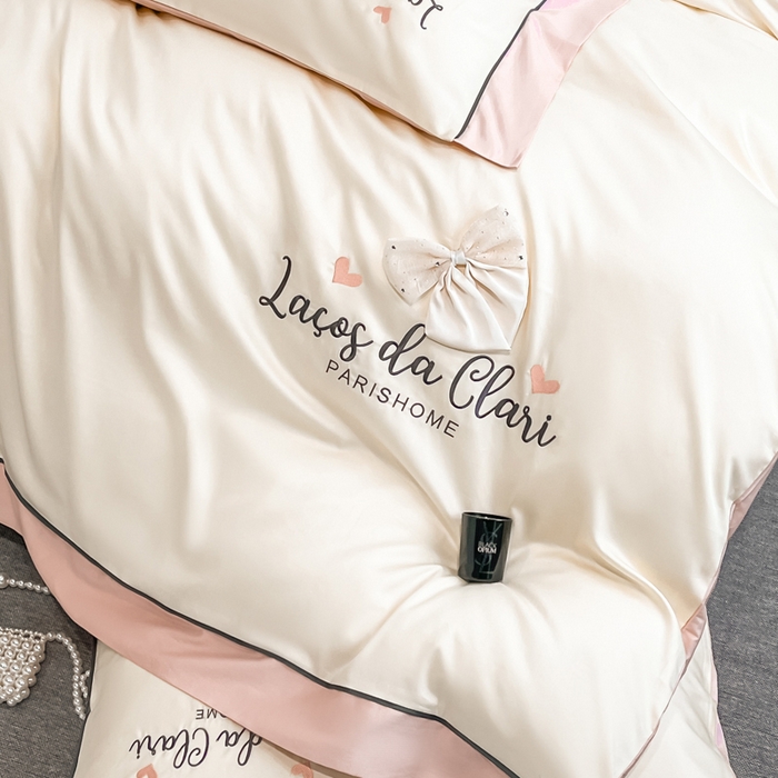 91家纺网 家纺一手货源 找家纺 娜娜 2024新款全棉时尚刺绣AB版双拼宽边绣花四件套--蝴蝶结系列 蝴蝶結-奶昔白+粉