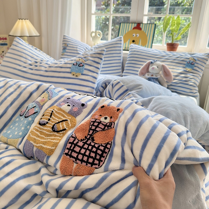 91家纺网 家纺一手货源 找家纺 娜娜 2024新款加厚保暖高克重牛奶绒毛巾绣四件套 牛奶绒抱抱熊