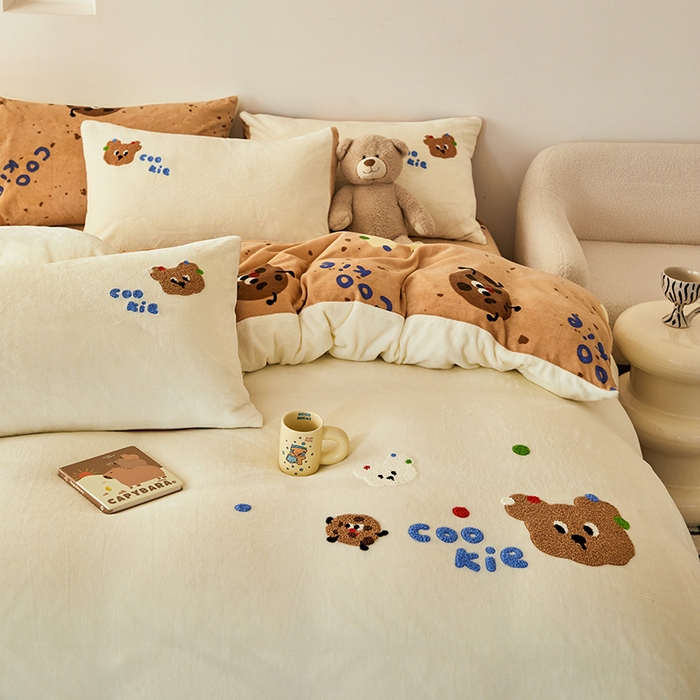 91家纺网 家纺一手货源 找家纺 娜娜 2024新款高克重牛奶绒毛巾绣四件套 熊仔贝贝