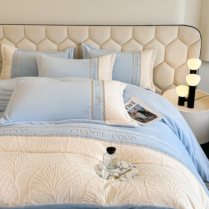 91家纺网 家纺一手货源 找家纺 （总）宅家居 2024新款雕花拼接刺绣全消光A类高克重牛奶绒四件套-舞秋系列