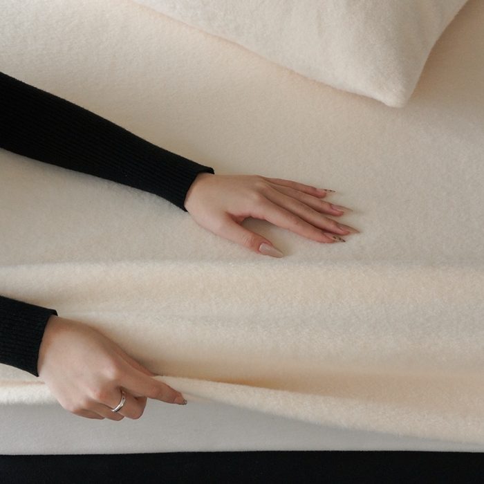 91家纺网 家纺一手货源 找家纺 三味舒屋 2025秋冬新款仿生羊毛绒安可拉系列单品床笠枕套 蛋奶黄