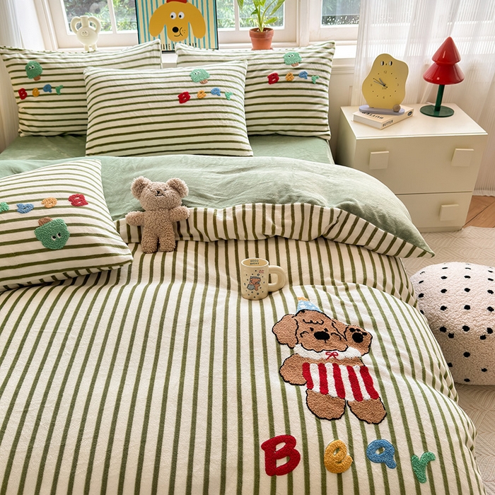 91家纺网 家纺一手货源 找家纺 娜娜 2024新款加厚保暖高克重牛奶绒毛巾绣四件套 牛奶绒皮皮熊