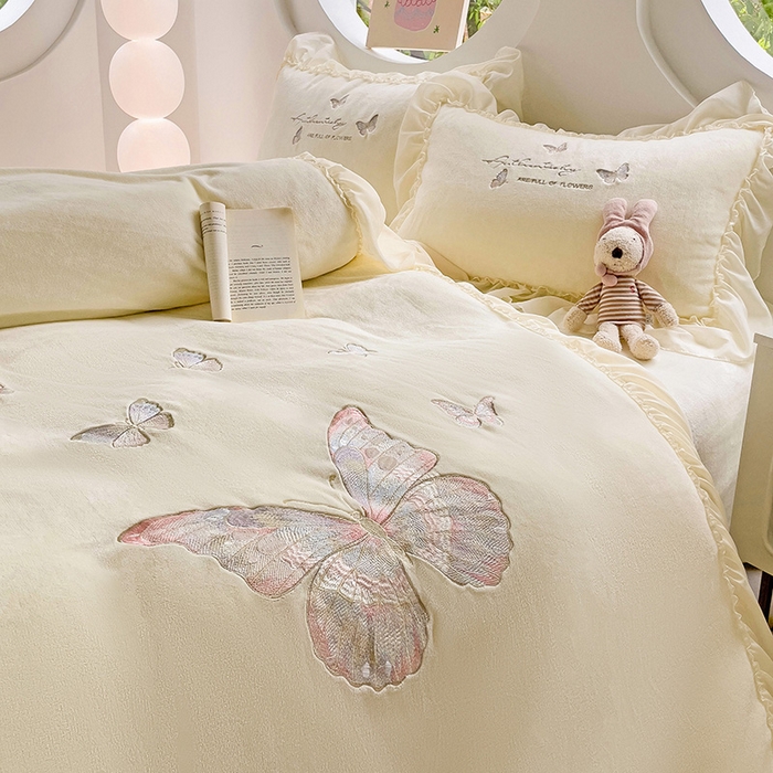 91家纺网 家纺一手货源 找家纺 娜娜 2024新款法式花边牛奶绒刺绣四件套-花蕊-花香引蝶系列 花香引蝶-奶昔白