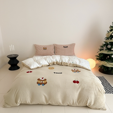 91家纺网 家纺一手货源 找家纺 时光里 2024新款牛奶绒绣花款四件套 蛋糕先生