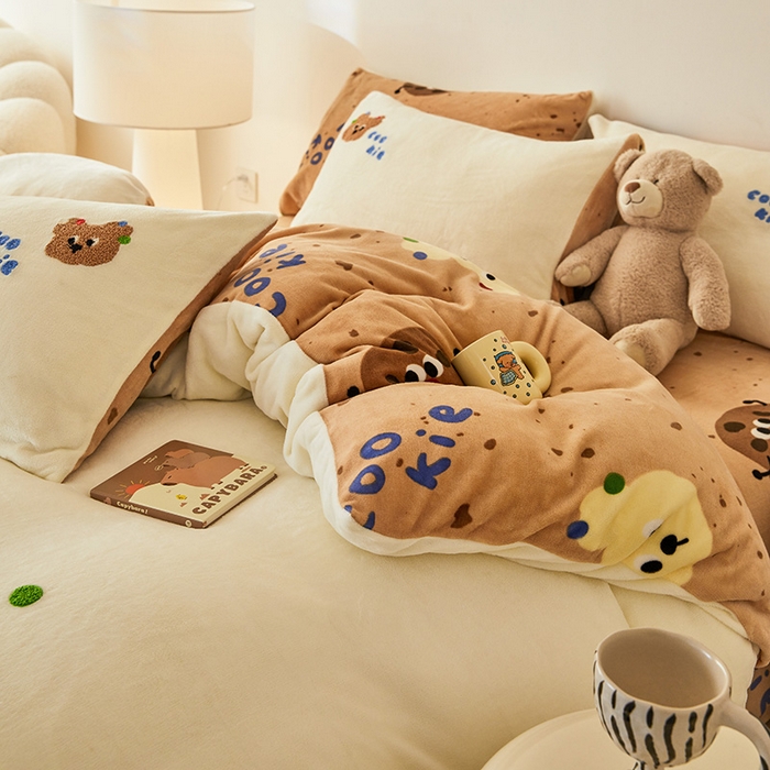 91家纺网 家纺一手货源 找家纺 娜娜 2024新款高克重牛奶绒毛巾绣四件套 熊仔贝贝