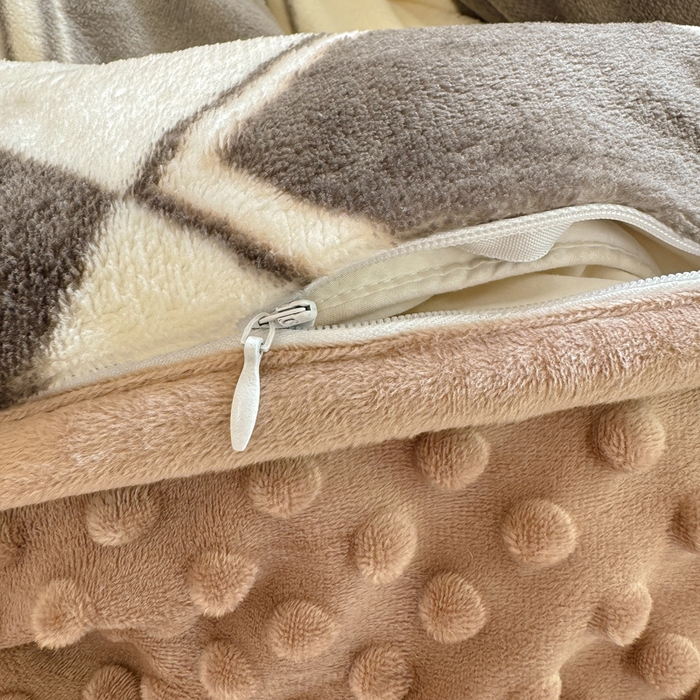 91家纺网 家纺一手货源 找家纺 梦可莱家居 2024新款牛奶豆豆绒印花床盖四件套 豆豆绒菱形格