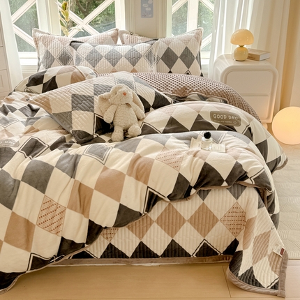 91家纺网 家纺一手货源 找家纺 梦可莱家居 2024新款牛奶豆豆绒印花床盖四件套 豆豆绒菱形格