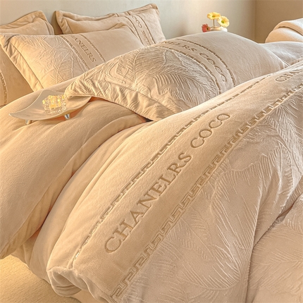 91家纺网 家纺一手货源 找家纺 （总）DC 2025新款B类牛奶绒雕花绣花四件套-朱丽叶