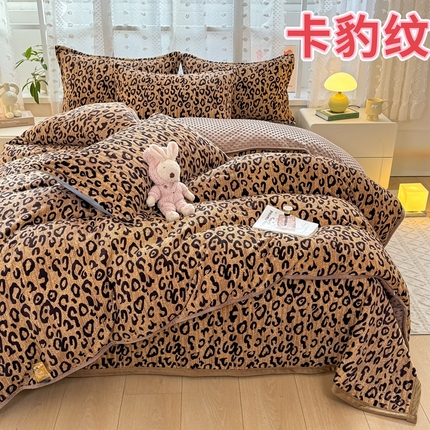 91家纺网 家纺一手货源 找家纺 （总）梦可莱家居 2024新款牛奶豆豆绒印花床盖四件套