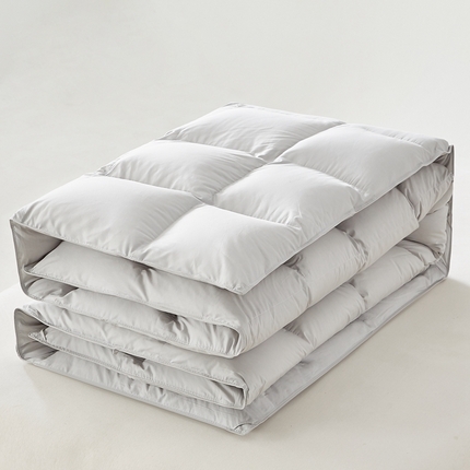 91家纺网 家纺一手货源 找家纺 梦镜家纺 2025新款云感零压羽丝绒被 灰色