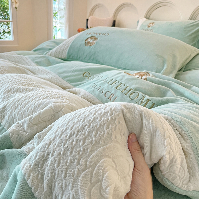 91家纺网 家纺一手货源 找家纺 娜娜 2024新款牛奶绒三拼系列四件套 繁星蓝