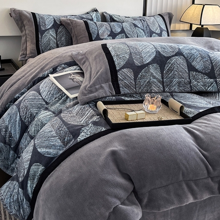  2024新款秋冬高克重保暖数码印花牛奶绒四件套加厚珊瑚绒宝宝绒拼接被套床单床笠床上用品 雅士灰