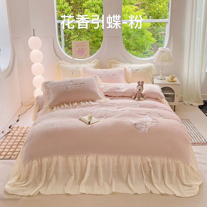 91家纺网 家纺一手货源 找家纺 娜娜 2024新款法式花边牛奶绒刺绣四件套-花蕊-花香引蝶系列 花香引蝶-粉