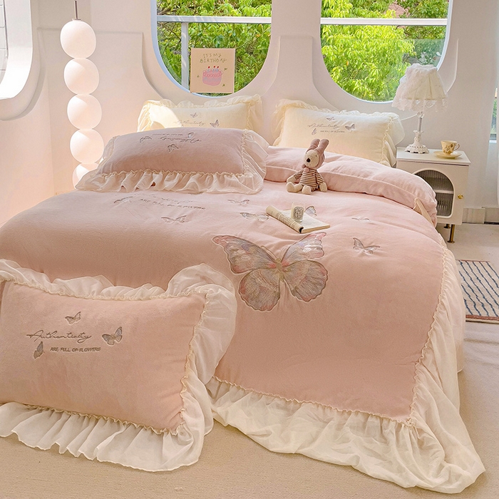 91家纺网 家纺一手货源 找家纺 娜娜 2024新款法式花边牛奶绒刺绣四件套-花蕊-花香引蝶系列 花香引蝶-粉