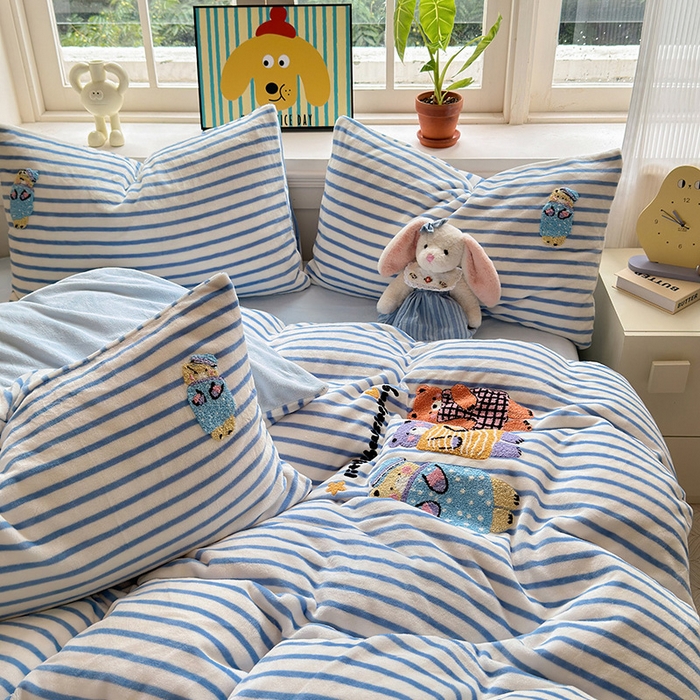 91家纺网 家纺一手货源 找家纺 娜娜 2024新款加厚保暖高克重牛奶绒毛巾绣四件套 牛奶绒抱抱熊