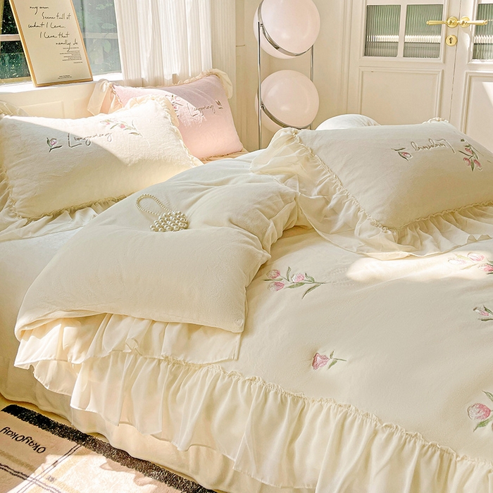 91家纺网 家纺一手货源 找家纺 娜娜 2024新款法式花边牛奶绒刺绣四件套-郁金香-同心结系列 郁金香-奶昔白