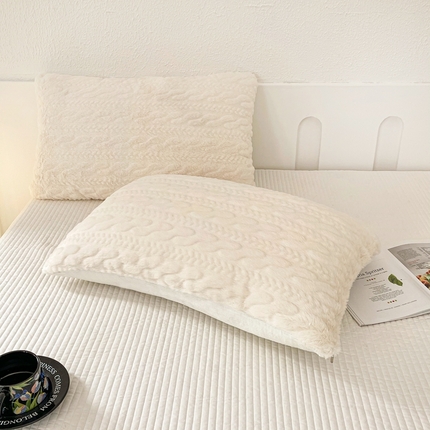 云玲时尚 2025新款麦穗兔毛绒枕套 米白