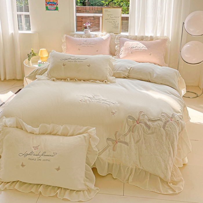 91家纺网 家纺一手货源 找家纺 娜娜 2024新款法式花边牛奶绒刺绣四件套-郁金香-同心结系列 同心结-奶昔白