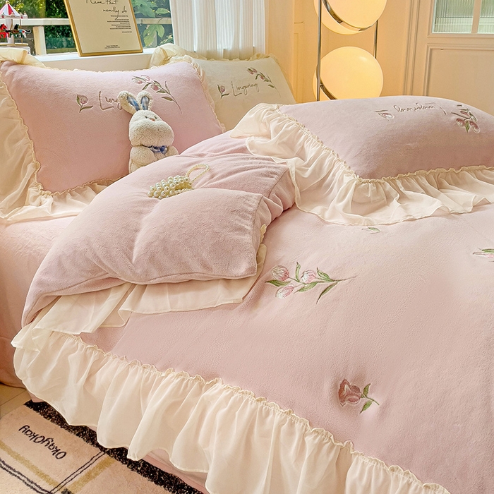 91家纺网 家纺一手货源 找家纺 娜娜 2024新款法式花边牛奶绒刺绣四件套-郁金香-同心结系列 郁金香-粉