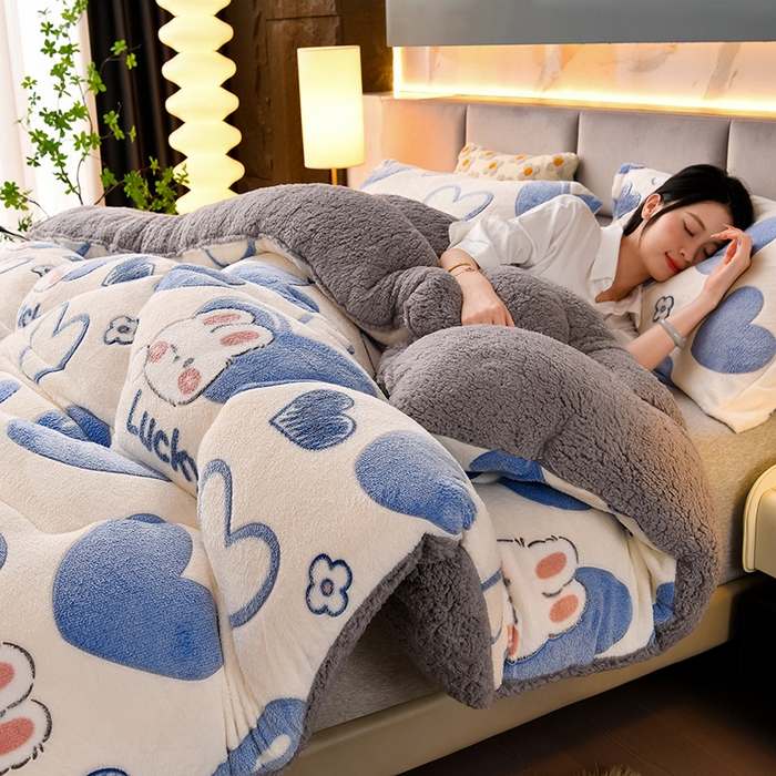 91家纺网 家纺一手货源 找家纺 锦逸家居 2024新款AB版雪花绒冬被羊羔绒冬被被子被芯春秋被 心心相印