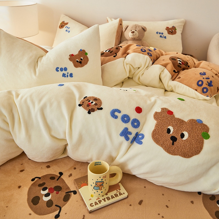 91家纺网 家纺一手货源 找家纺 娜娜 2024新款高克重牛奶绒毛巾绣四件套 熊仔贝贝