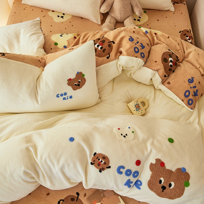 91家纺网 家纺一手货源 找家纺 娜娜 2024新款高克重牛奶绒毛巾绣四件套 熊仔贝贝