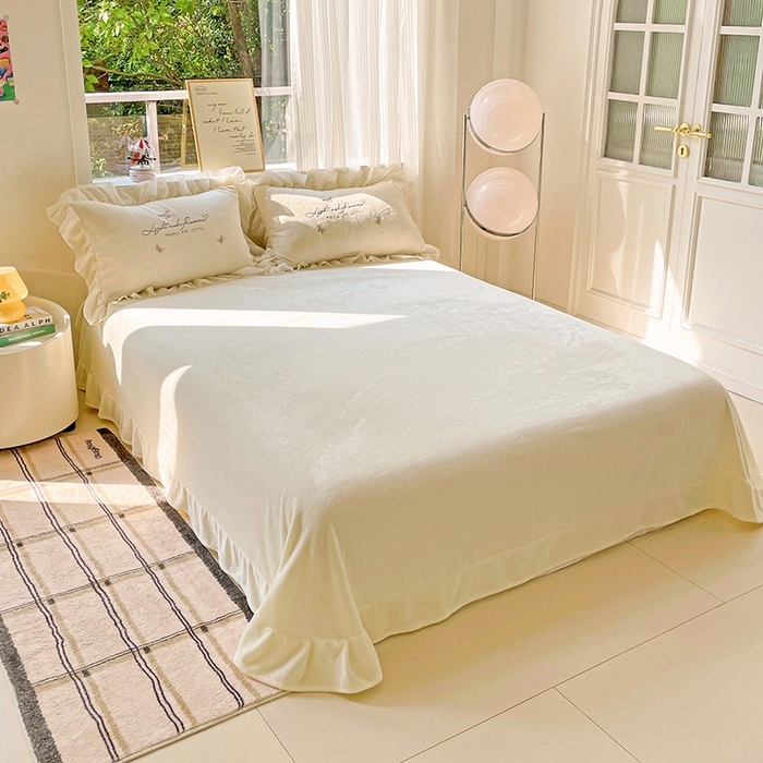 91家纺网 家纺一手货源 找家纺 娜娜 2024新款法式花边牛奶绒刺绣四件套-郁金香-同心结系列 同心结-奶昔白