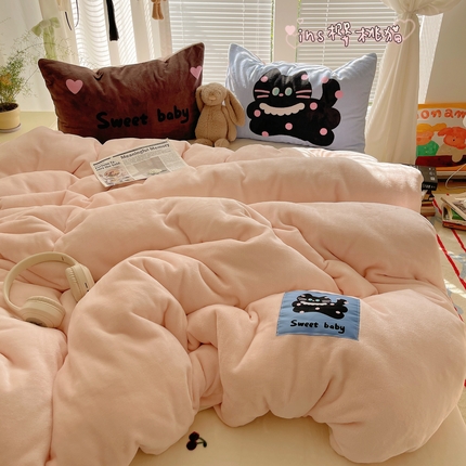 91家纺网 家纺一手货源 找家纺 （总）顾里家纺 2024新款ins韩风甜感刺绣标牛奶绒四件套