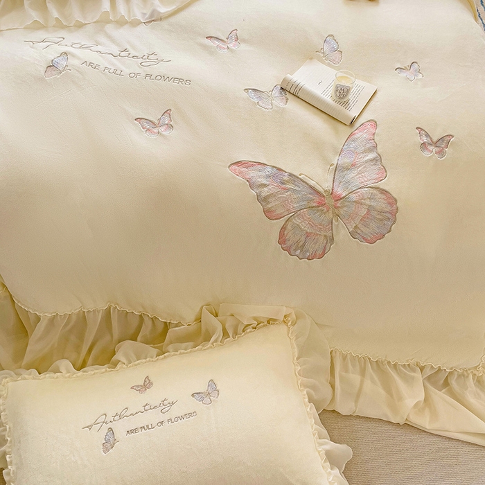 91家纺网 家纺一手货源 找家纺 娜娜 2024新款法式花边牛奶绒刺绣四件套-花蕊-花香引蝶系列 花香引蝶-奶昔白