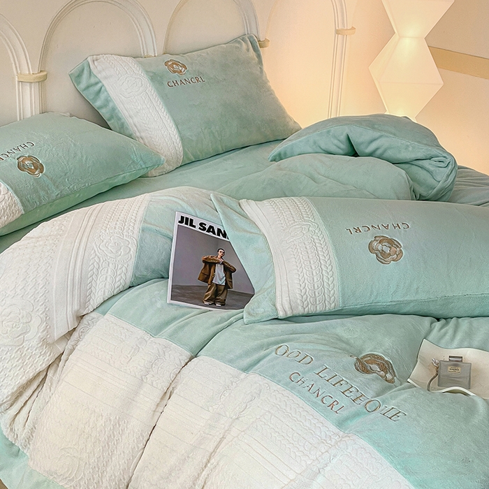 91家纺网 家纺一手货源 找家纺 娜娜 2024新款牛奶绒三拼系列四件套 繁星蓝