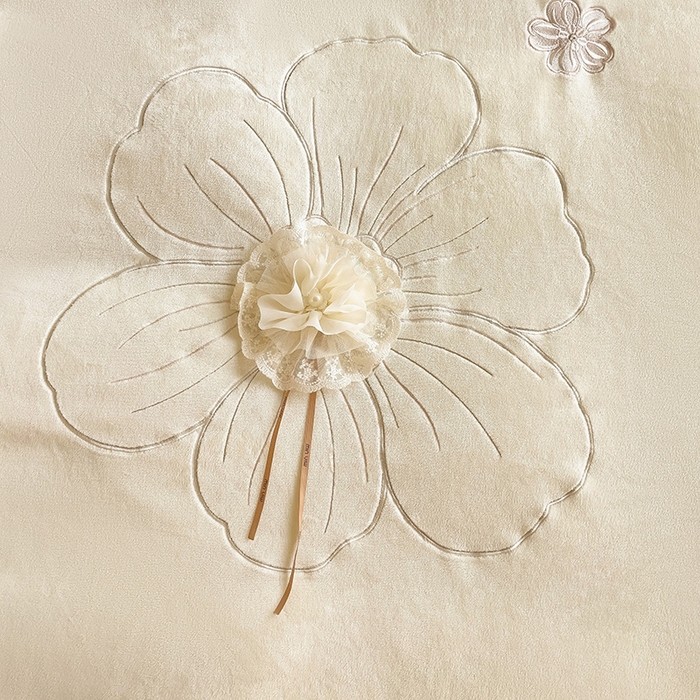 91家纺网 家纺一手货源 找家纺 娜娜 2024新款法式花边牛奶绒刺绣四件套-花蕊-花香引蝶系列 花蕊-奶昔白