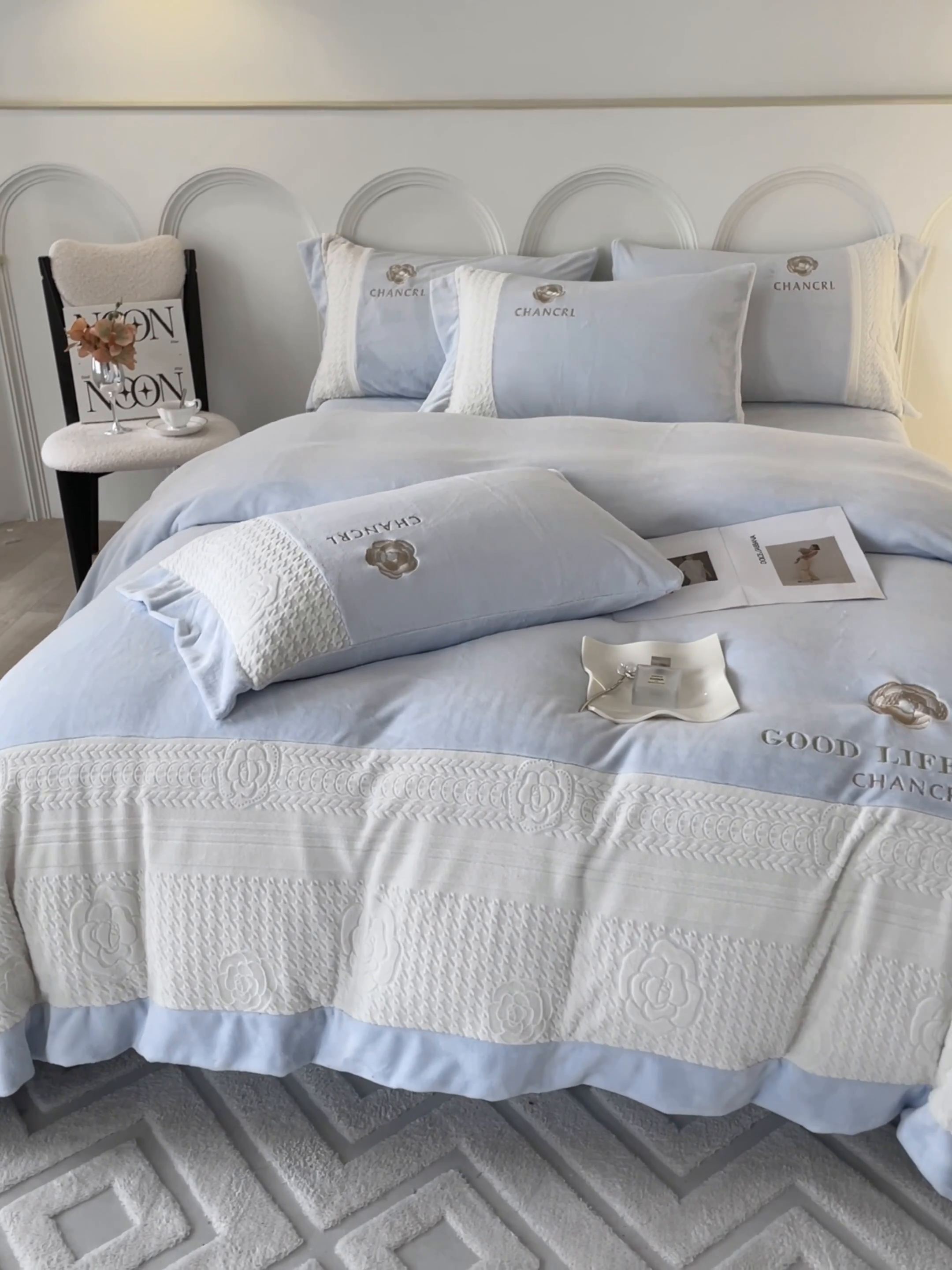 91家纺网 家纺一手货源 找家纺 娜娜 2024新款牛奶绒三拼系列四件套 天空蓝