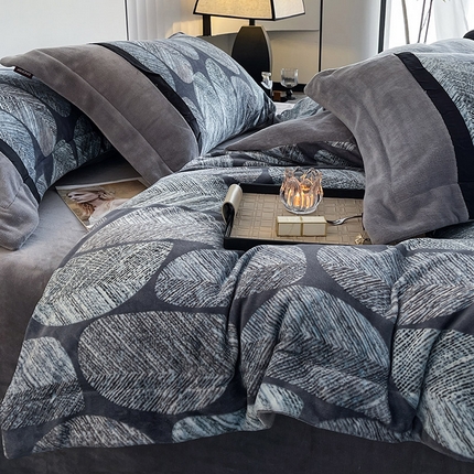 91家纺网 家纺一手货源 找家纺 （总)    秋冬高克重保暖数码印花牛奶绒四件套加厚珊瑚绒宝宝绒拼接被套床单床笠床上用品 