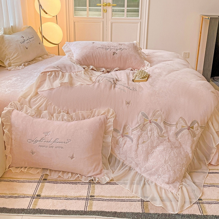 91家纺网 家纺一手货源 找家纺 娜娜 2024新款法式花边牛奶绒刺绣四件套-郁金香-同心结系列 同心结-粉