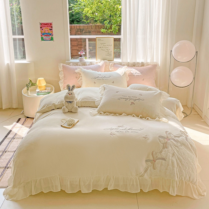 91家纺网 家纺一手货源 找家纺 娜娜 2024新款法式花边牛奶绒刺绣四件套-郁金香-同心结系列 同心结-奶昔白