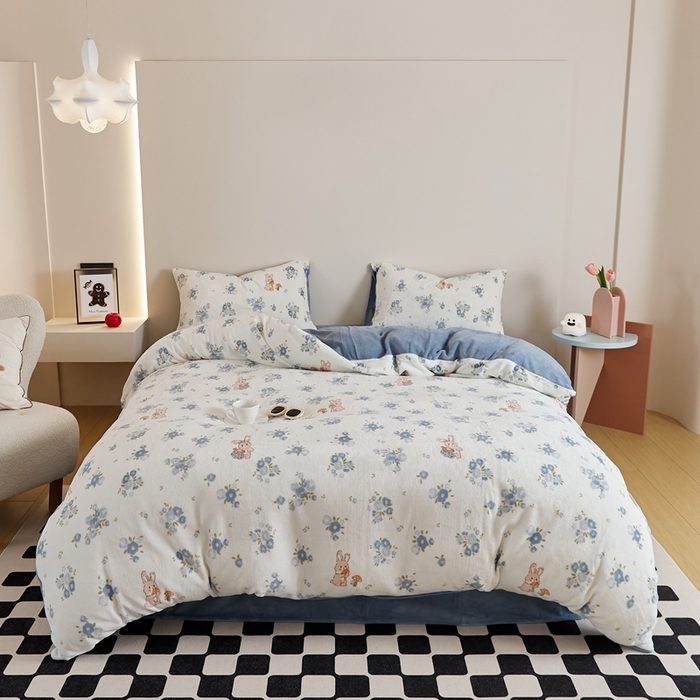 91家纺网 家纺一手货源 找家纺 时光里 2024新款230克牛奶绒印花四件套 花小兔