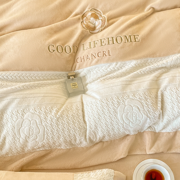 91家纺网 家纺一手货源 找家纺 娜娜 2024新款牛奶绒三拼系列四件套 奶咖