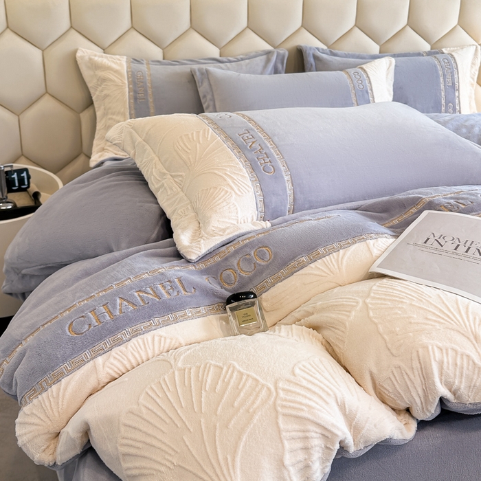 91家纺网 家纺一手货源 找家纺 宅家居 2024新款雕花拼接刺绣全消光A类高克重牛奶绒四件套-舞秋系列 舞秋-浅紫