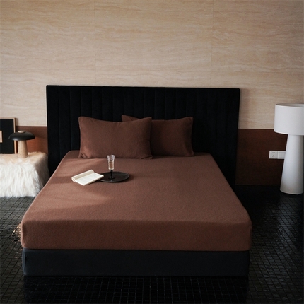 91家纺网 家纺一手货源 找家纺 三味舒屋 2025秋冬新款仿生羊毛绒安可拉系列单品床笠枕套 茶红棕