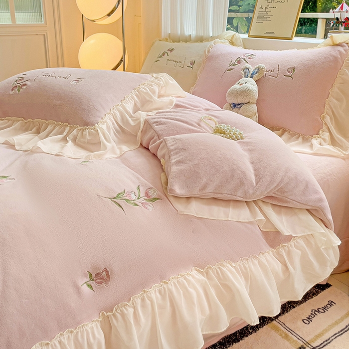 91家纺网 家纺一手货源 找家纺 娜娜 2024新款法式花边牛奶绒刺绣四件套-郁金香-同心结系列 郁金香-粉