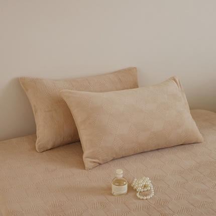 91家纺网 家纺一手货源 找家纺 （总）时光里 2024新款230克雕花绒枕套