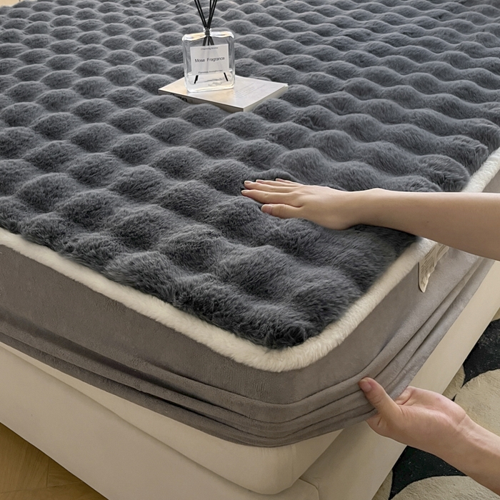 91家纺网 家纺一手货源 找家纺 鑫钰 2024秋冬新款高克重500克兔毛绒床笠 卡洛黑