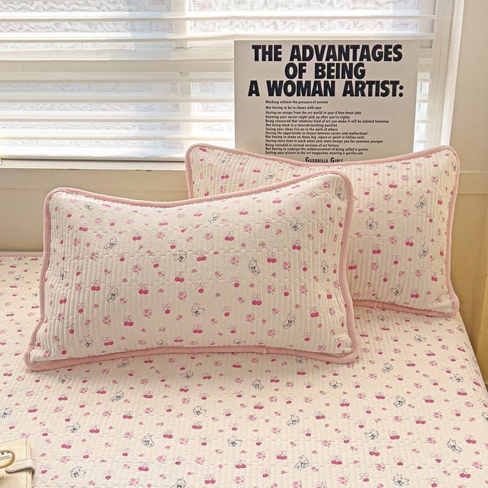 91家纺网 家纺一手货源 找家纺 2024新款水洗全棉牛奶绒床盖三件套 樱桃兔兔