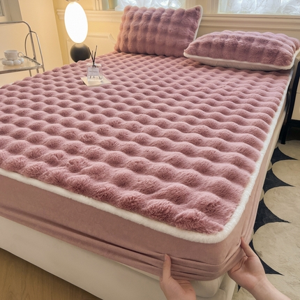 91家纺网 家纺一手货源 找家纺 鑫钰 2024秋冬新款高克重500克兔毛绒床笠 卡洛粉